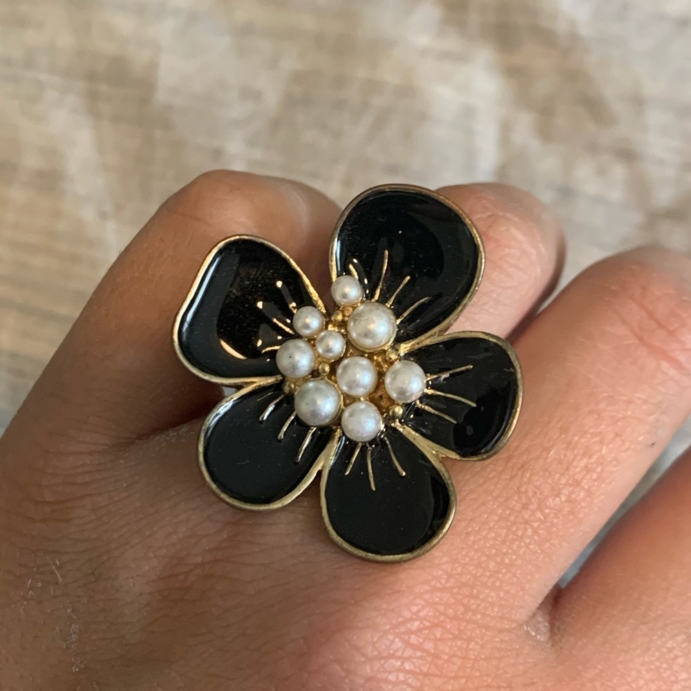 5/$25 Black, Gold, and Pearl Flower Statement Ring